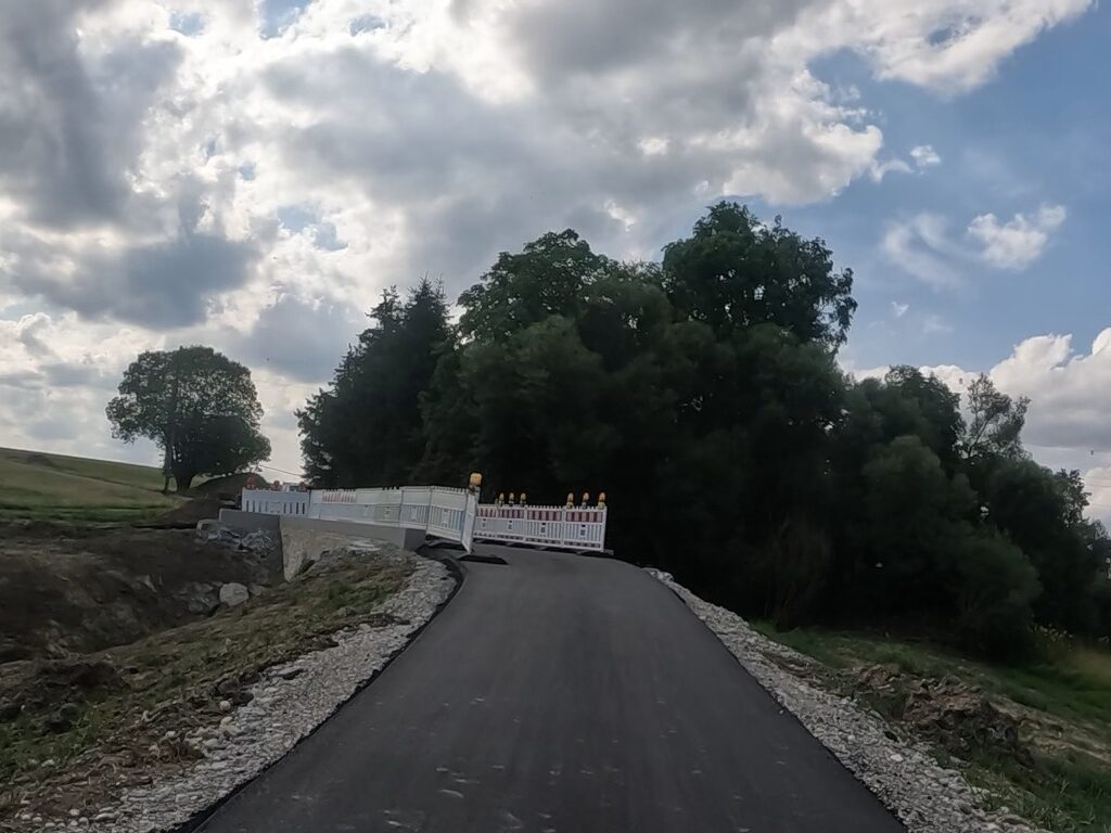 Du betrachtest gerade Steinerne Brücke in Dickenreishausen inoffiziell wieder begehbar: Wichtiges Bauwerk saniert